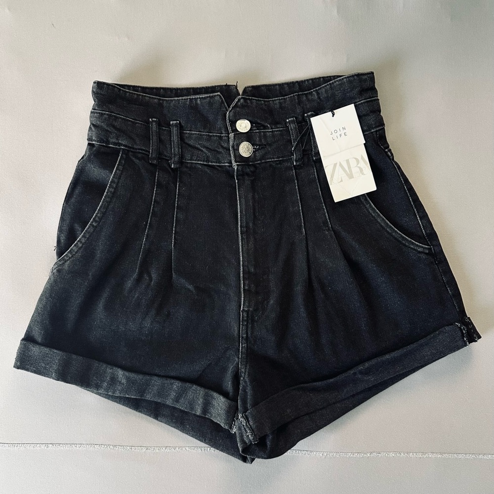 Zara Women's Dark High-Waisted Shorts